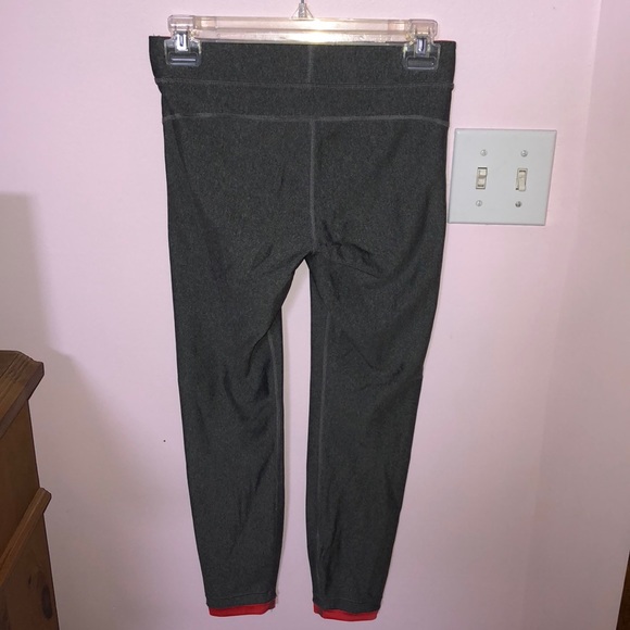 Gray underarmour crop leggings - Picture 2 of 2